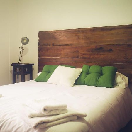 A Cochera Hostel Ferrol Bagian luar foto