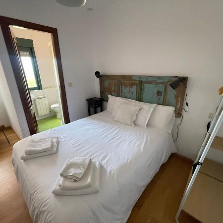 A Cochera Hostel Ferrol Bagian luar foto