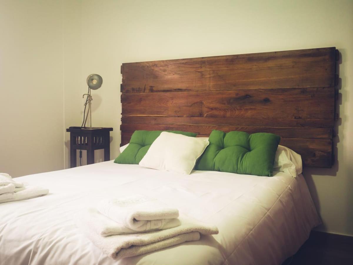A Cochera Hostel Ferrol Bagian luar foto