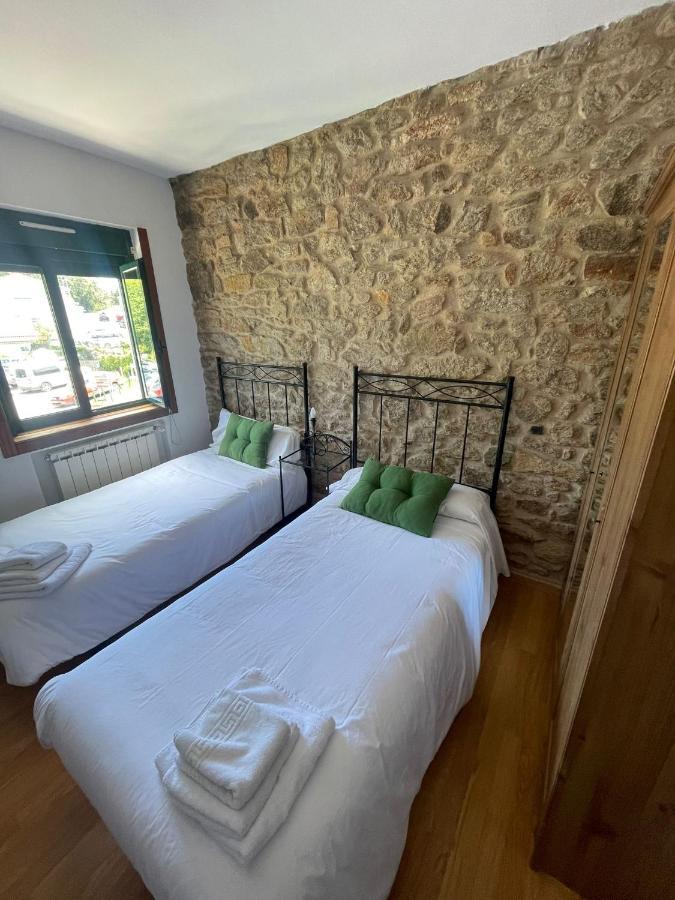 A Cochera Hostel Ferrol Bagian luar foto
